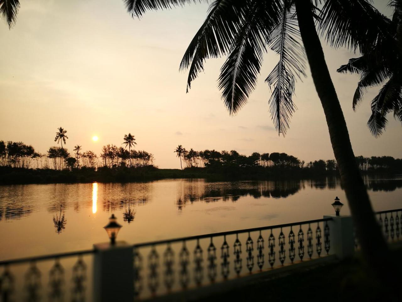 Voye Homes Majestic Retreat Resort Varkala Paravūr Екстериор снимка